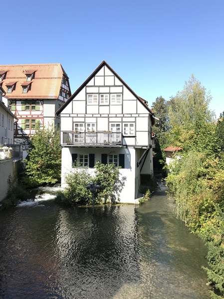 Haus in Ulm am Wasser