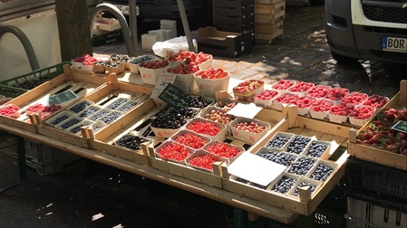 Obststand auf dem Wochenmarkt in Münster