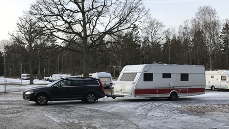 Abfahrt mit Wohnwagen vom First Camp Stockholm
