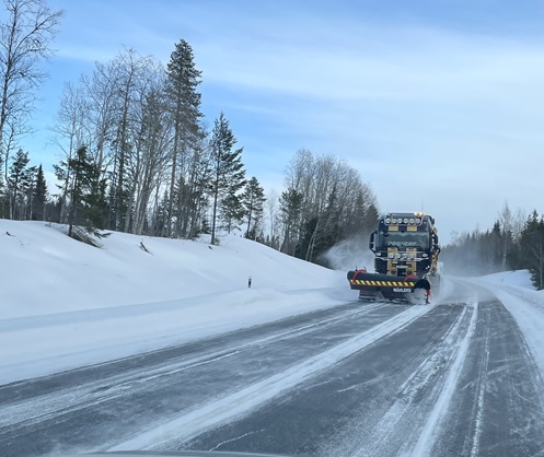 Schneeräumfahrzeug in Schweden