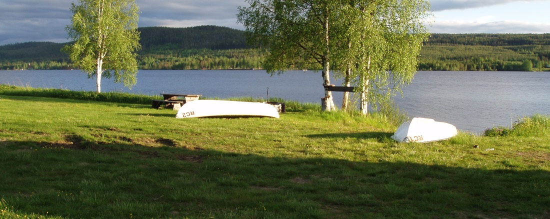 Umgedrehte Ruderboote